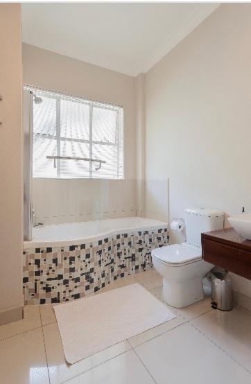 Modern Apartment In Rosebank Johannesburg Esterno foto